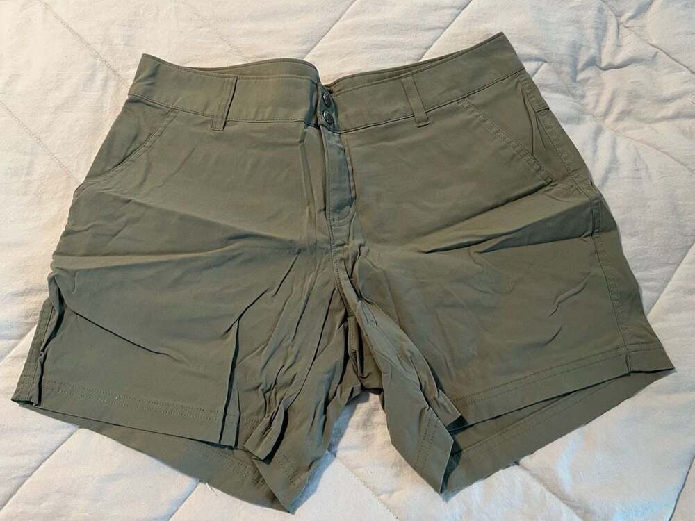 Columbia Women's Saturday Trail Shorts Size 14 Olive Green Omni-Shield